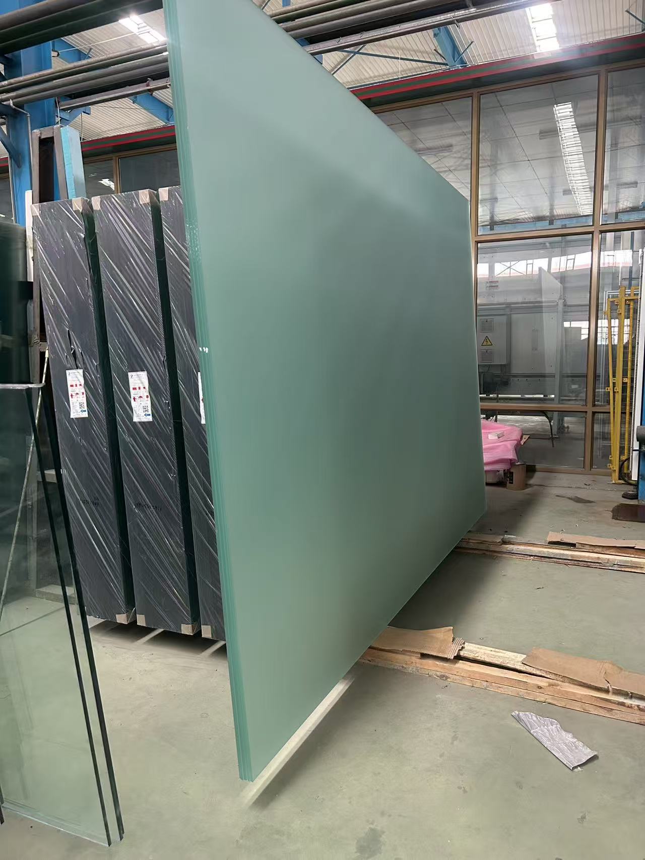 汉中市彩轴玻璃建筑幕墙玻璃生产基地 - 厂家